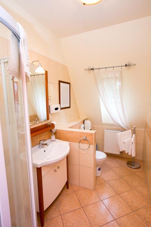Aparthotel Göcsej Palatinus Étterem és Panzió Zalaegerszeg Habitación foto